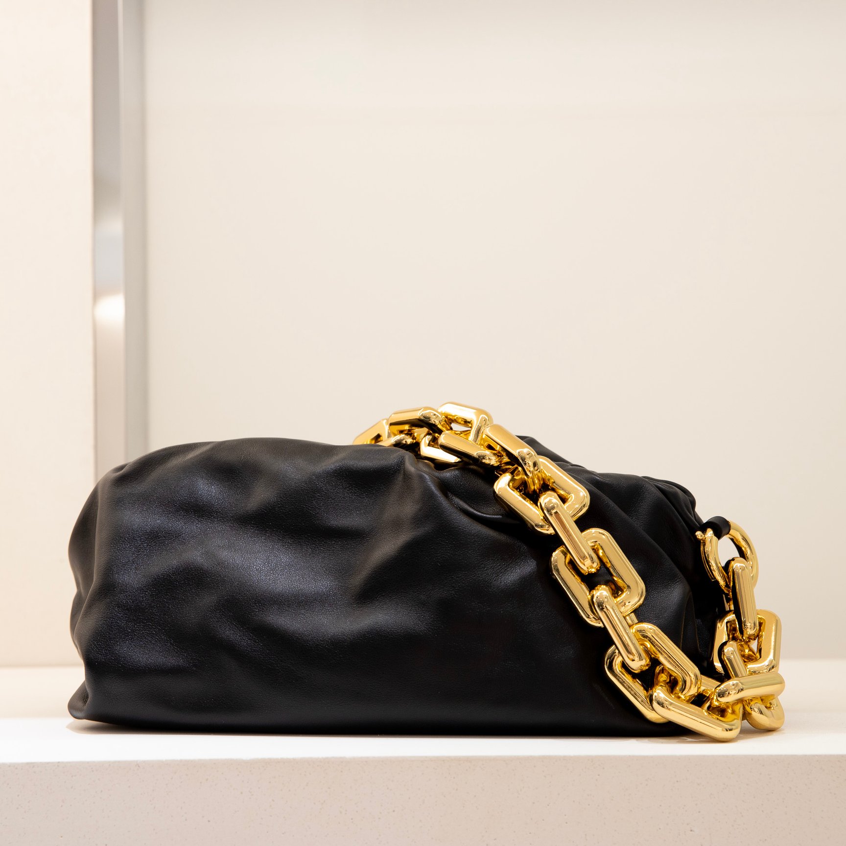 ■高級感■ BOTTEGA VENETA ショルダーバッグ　ダニエルリー ボッテガ・ヴェネタ」の世界を渋谷で体験 映画やアートから知る